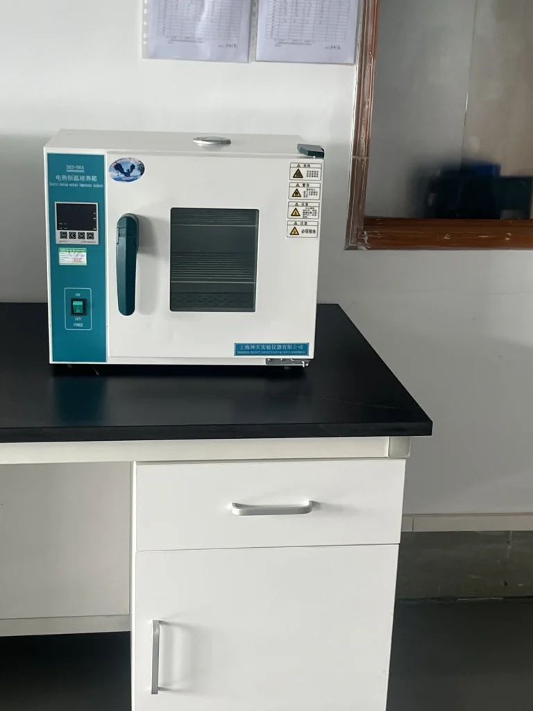 Electrically heated constant temperature incubator